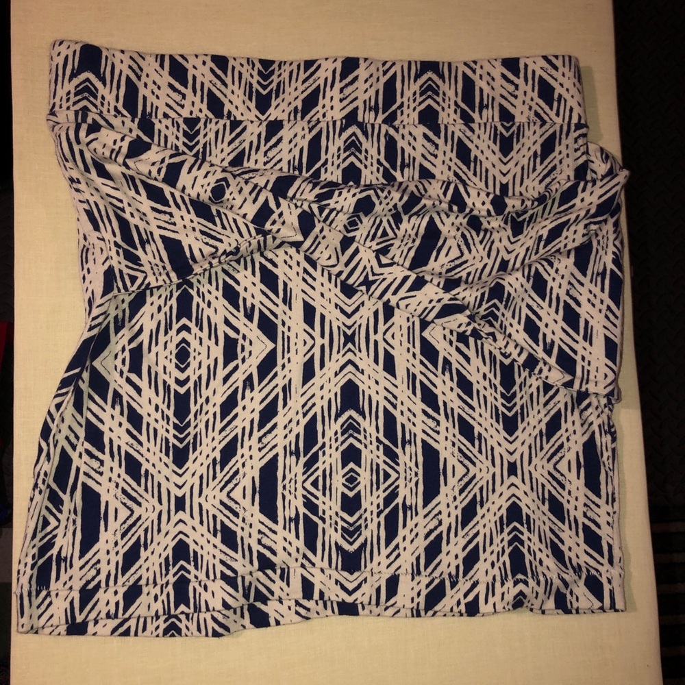 Blue printed skirt with tie in front.